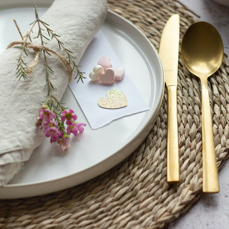 Valentines Day table place setting & decorations